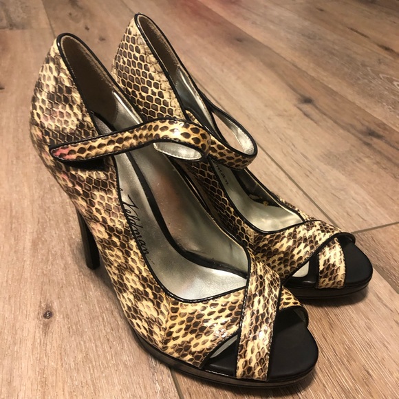 Beverly Feldman Heels Animal Print size 6 - Picture 2 of 7